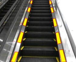 【イオンモール広島祇園】モール内広告 エスカレーターの画像