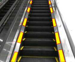 【イオンモール広島祇園】モール内広告 エスカレーター