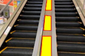 【イオンモール広島祇園】モール内広告 エスカレーター