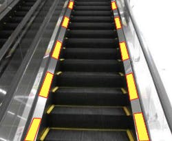 【イオンモール広島祇園】モール内広告 エスカレーターの画像