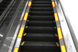 【イオンモール広島祇園】モール内広告 エスカレーター