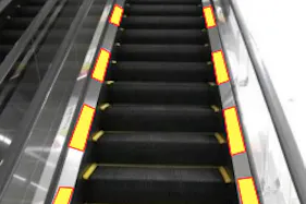 【イオンモール広島祇園】モール内広告 エスカレーター