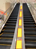 【イオンモール広島祇園】モール内広告 エスカレーター