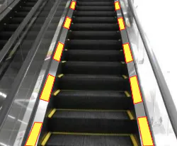 【イオンモール広島祇園】モール内広告 エスカレーター