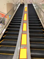 【イオンモール広島祇園】モール内広告 エスカレーター