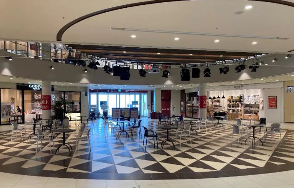 【三井アウトレットパーク 北陸小矢部】1階 東口屋内イベントスペース
