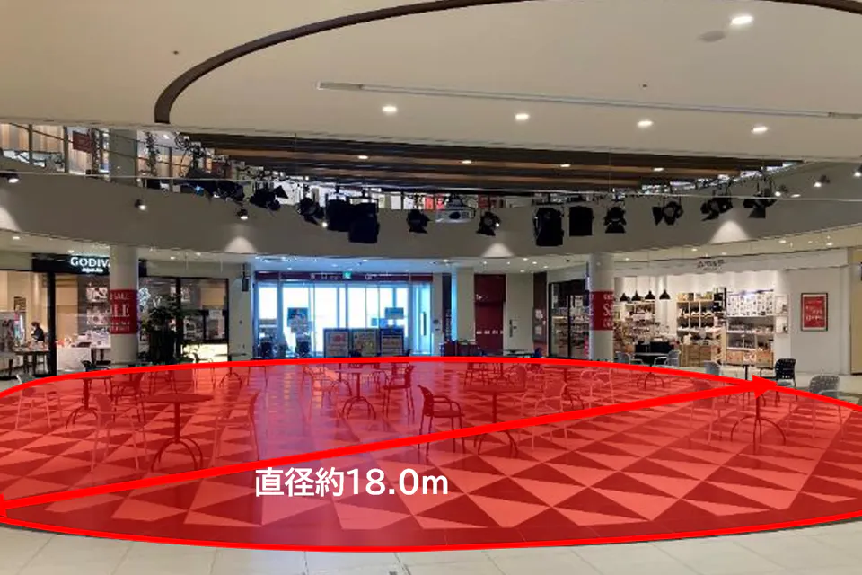 【三井アウトレットパーク 北陸小矢部】1階 東口屋内イベントスペース