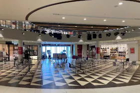 【三井アウトレットパーク 北陸小矢部】1階 東口屋内イベントスペース