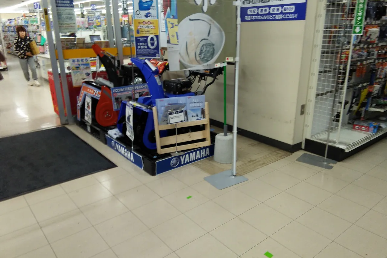 【サンデー秋田御野場店】風除室 食物販やプロモーション等の出店に最適なホームセンター店内のイベントスペース