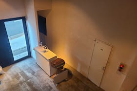 【木場駅6分】展覧会や企業イベント、撮影に最適な180㎡ホワイトキューブスペース。東京都現代美術館付近(カフェバー併設で飲食提供可・壁に釘打ち可)