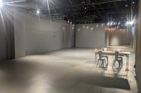 【アソビル:ASOBUILD】新商品のレセプションイベントやアパレルの展示販売会等に最適な駅チカ商業施設2階にある大型イベントスぺース(Room3)