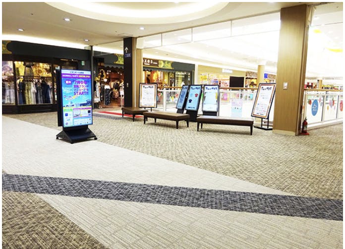 【イオンモール成田】アクシーズファム前（ブリッジスペースB）の画像