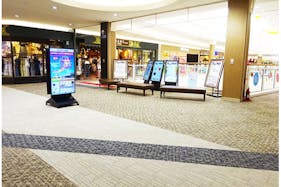 【イオンモール成田】アクシーズファム前(ブリッジスペースB)