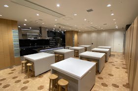 【グランフロント大阪】料理教室や飲食販売・プロモーション等の様々な用途に利用可能な商業施設内のキッチン付きイベントスペース(半面サイズ)