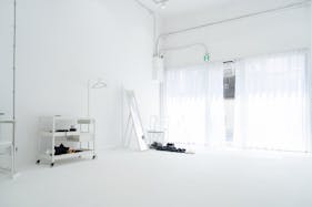 【松屋町駅6分】ポップアップや展示会に最適な白壁3階フロアをすべて利用可能な路面スペース