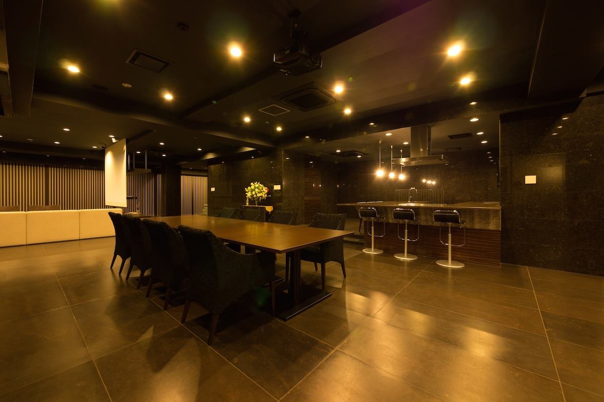 長テーブル。レイアウト自由です。