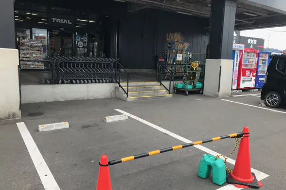 【メガセンタートライアル新宮店】キッチンカーの出店が可能な「②キッチンカースペース※店舗正面側です」