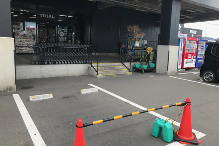【メガセンタートライアル新宮店】キッチンカーの出店が可能な「②キッチンカースペース※店舗正面側です」の画像1