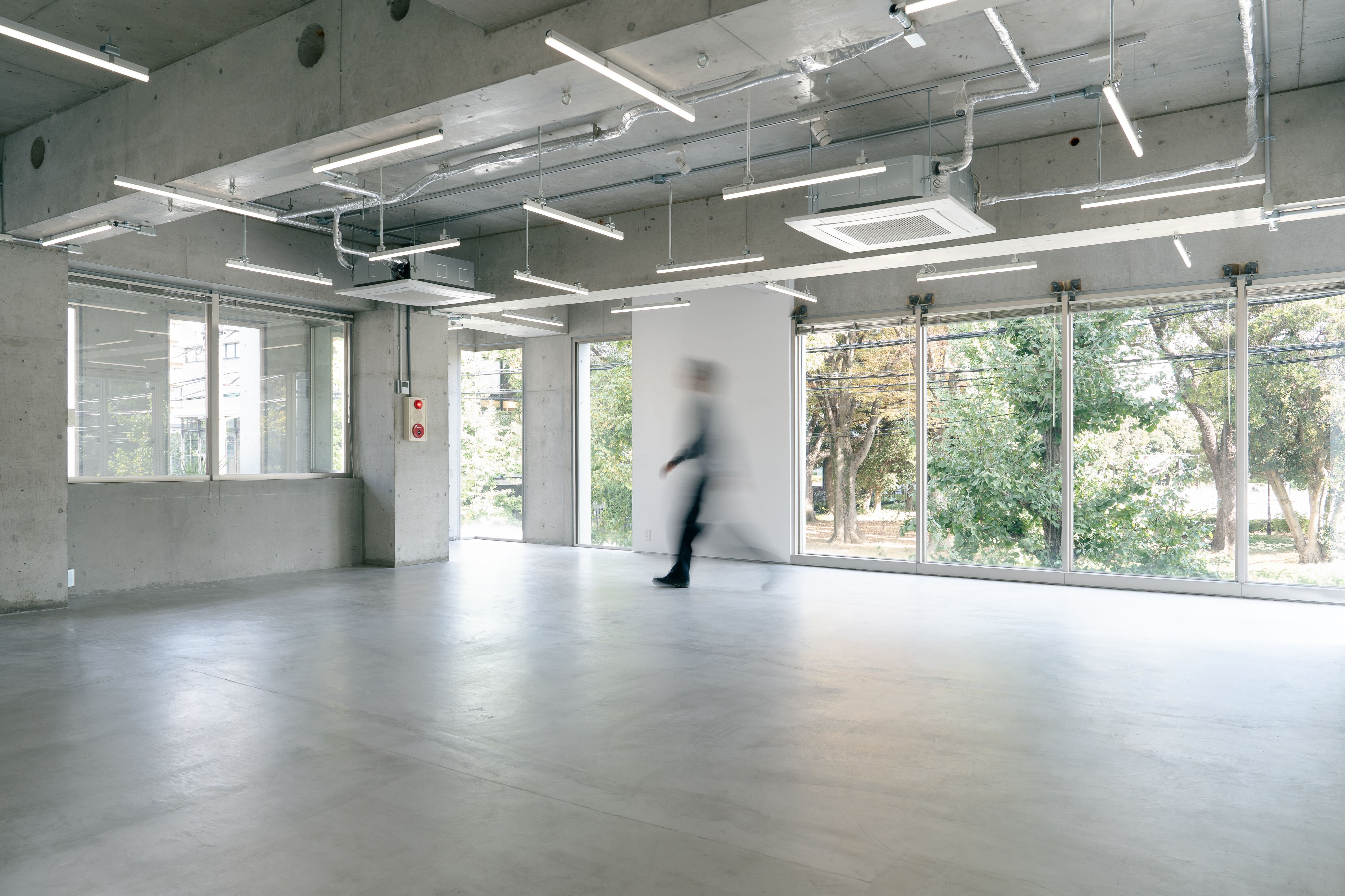 【駒沢大学駅10分】世田谷駒沢公園入口の目の前に位置する大きなイベントスペース