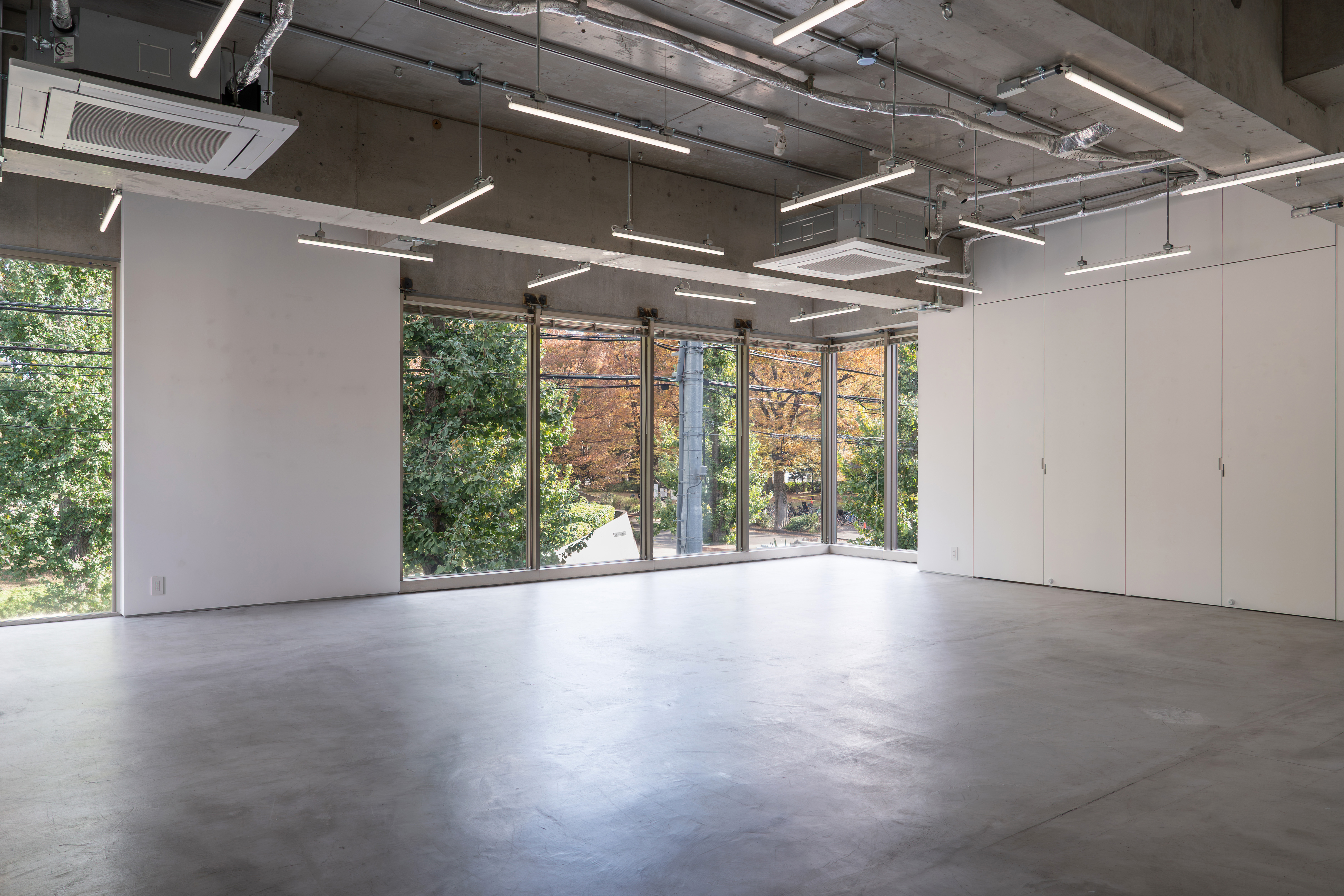 【駒沢大学駅10分】世田谷駒沢公園入口の目の前に位置する大きなイベントスペース