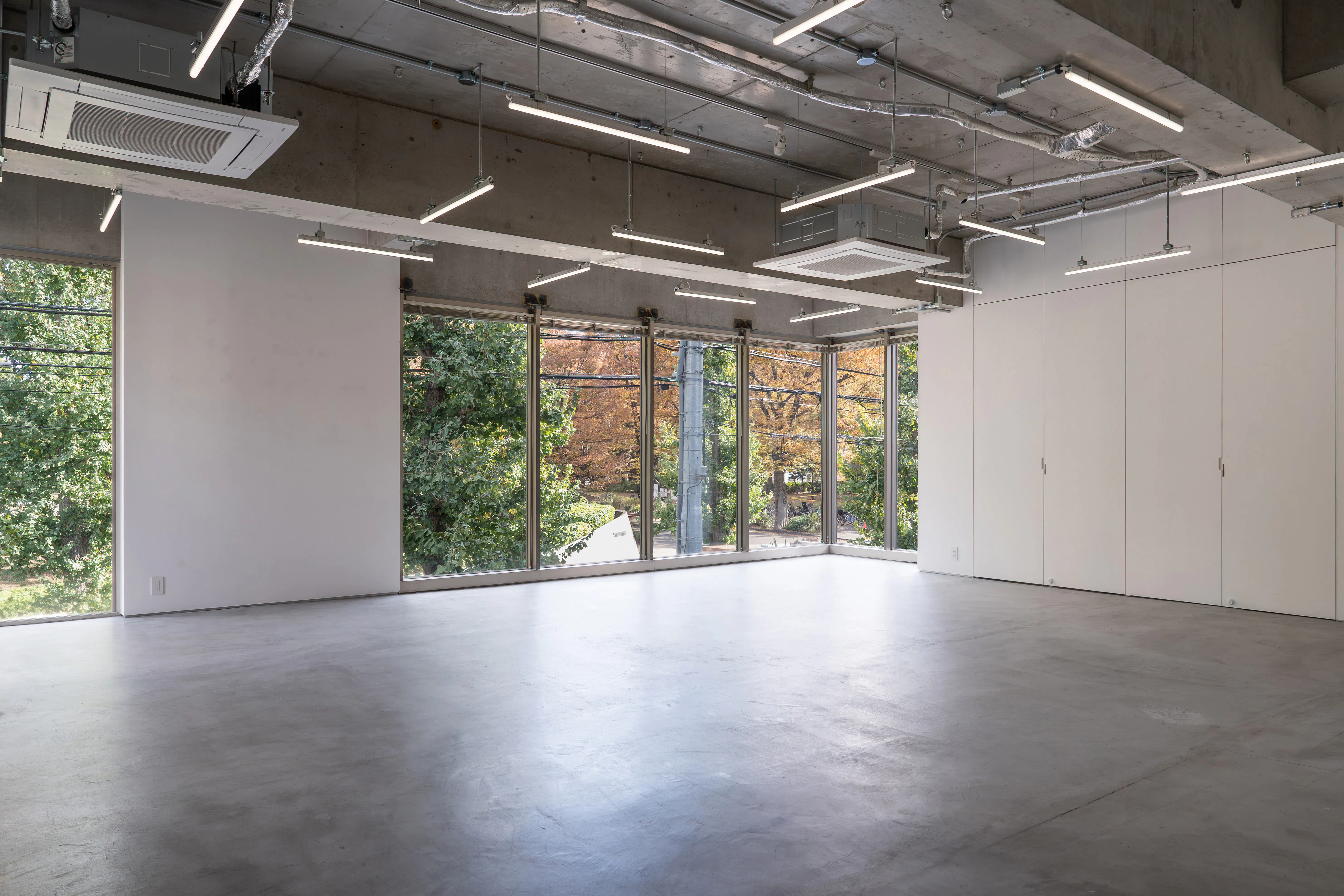 【駒沢大学駅10分】世田谷駒沢公園入口の目の前に位置する大きなイベントスペース