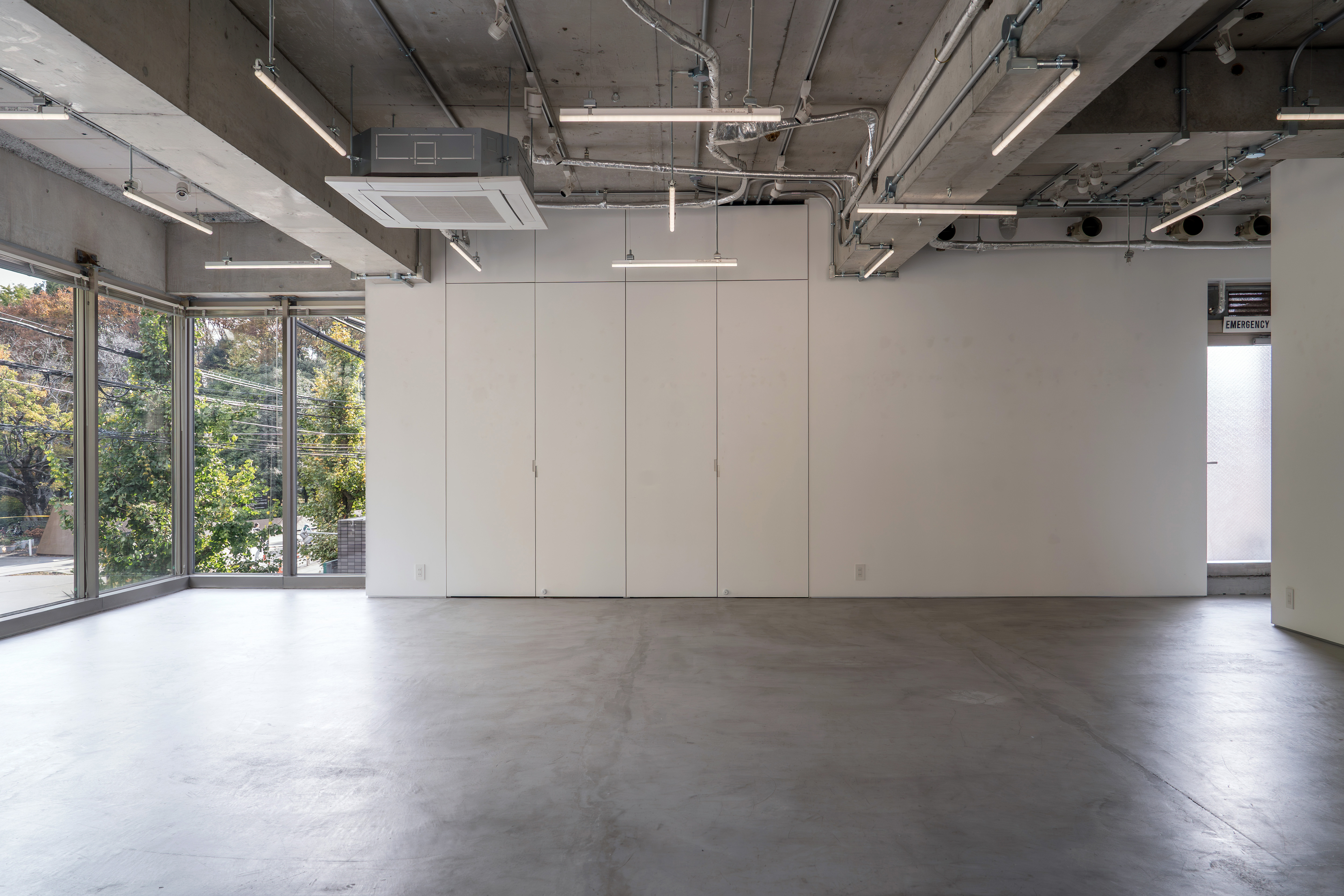 【駒沢大学駅10分】世田谷駒沢公園入口の目の前に位置する大きなイベントスペース