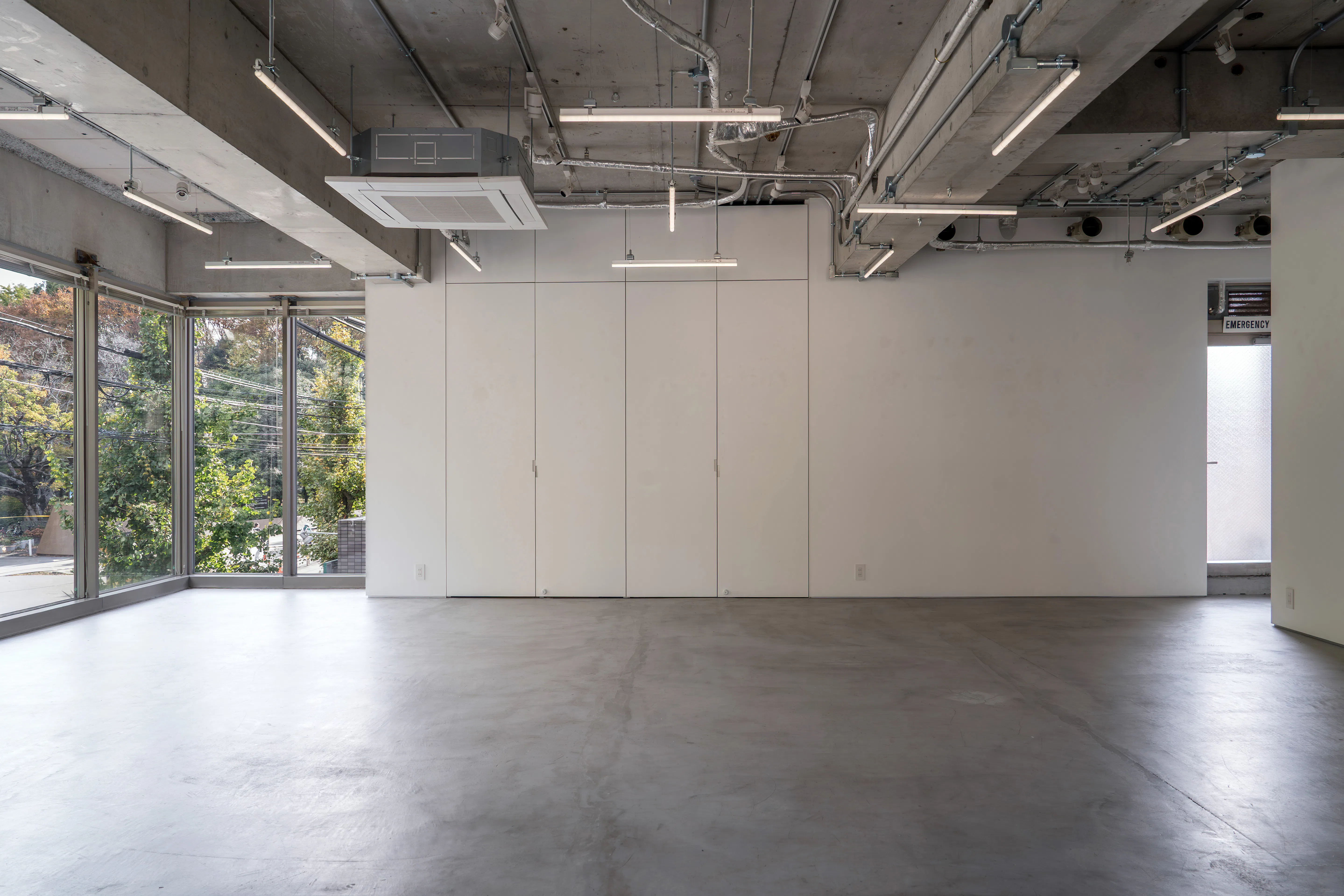 【駒沢大学駅10分】世田谷駒沢公園入口の目の前に位置する大きなイベントスペース