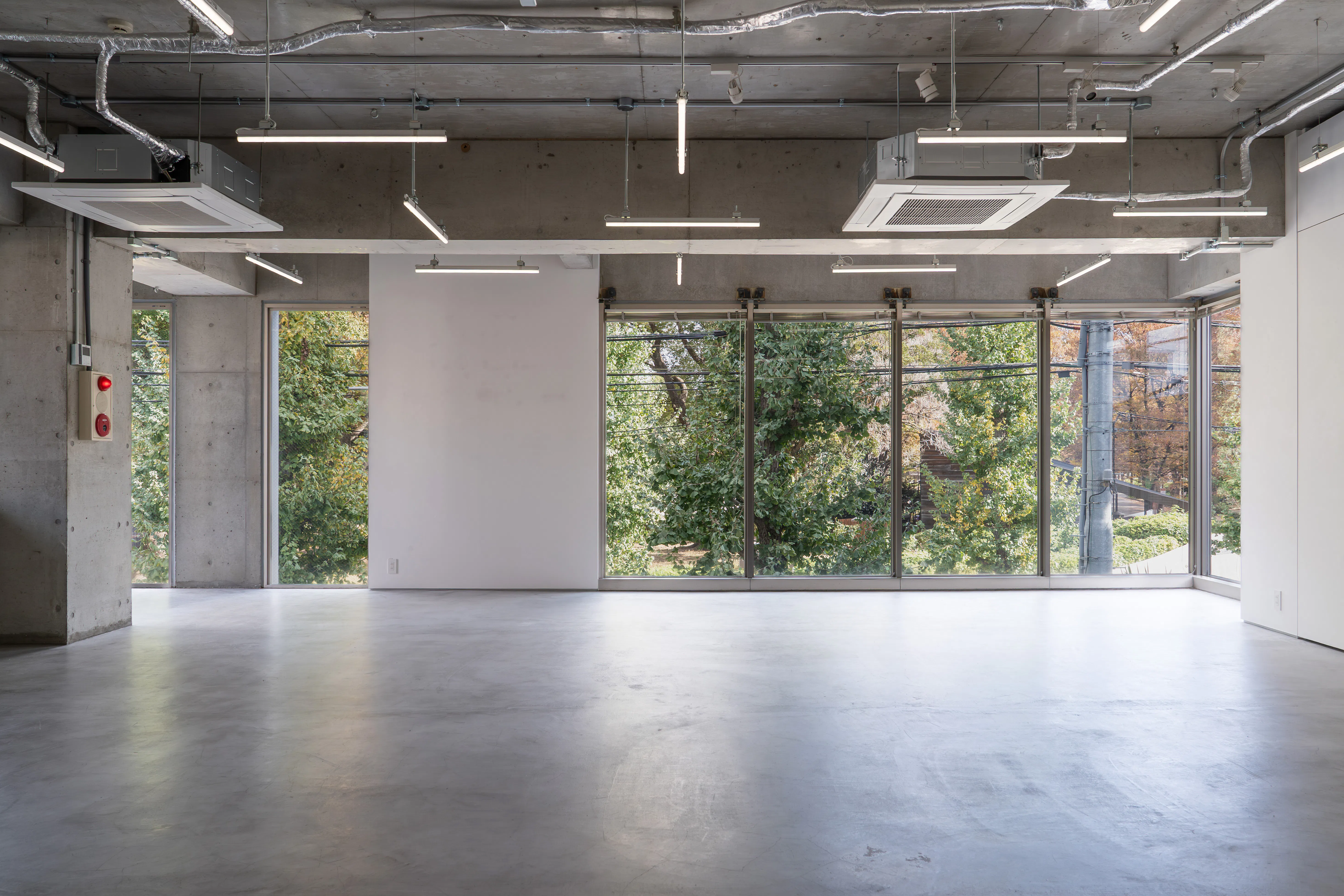 【駒沢大学駅10分】世田谷駒沢公園入口の目の前に位置する大きなイベントスペース