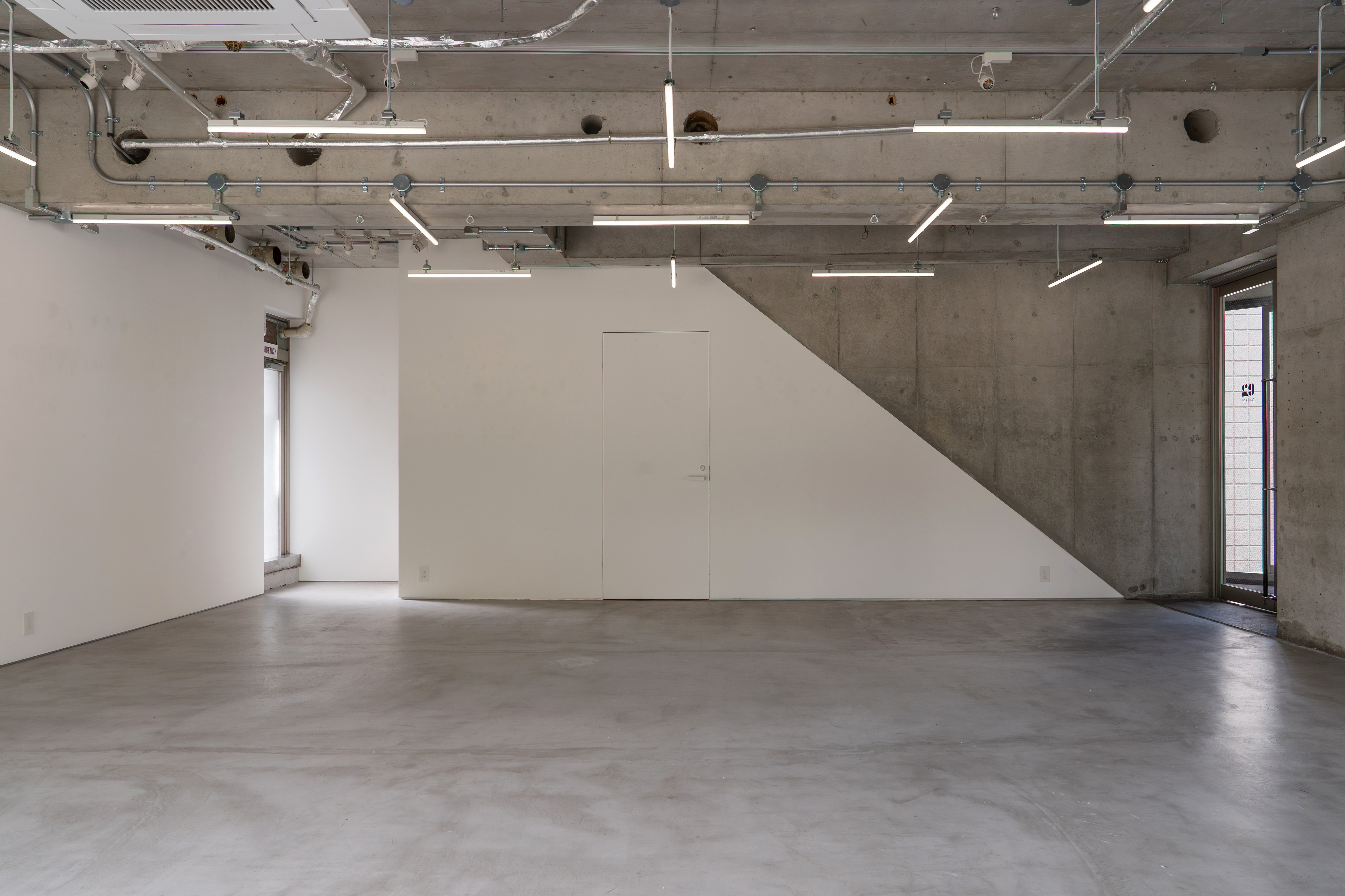 【駒沢大学駅10分】世田谷駒沢公園入口の目の前に位置する大きなイベントスペース