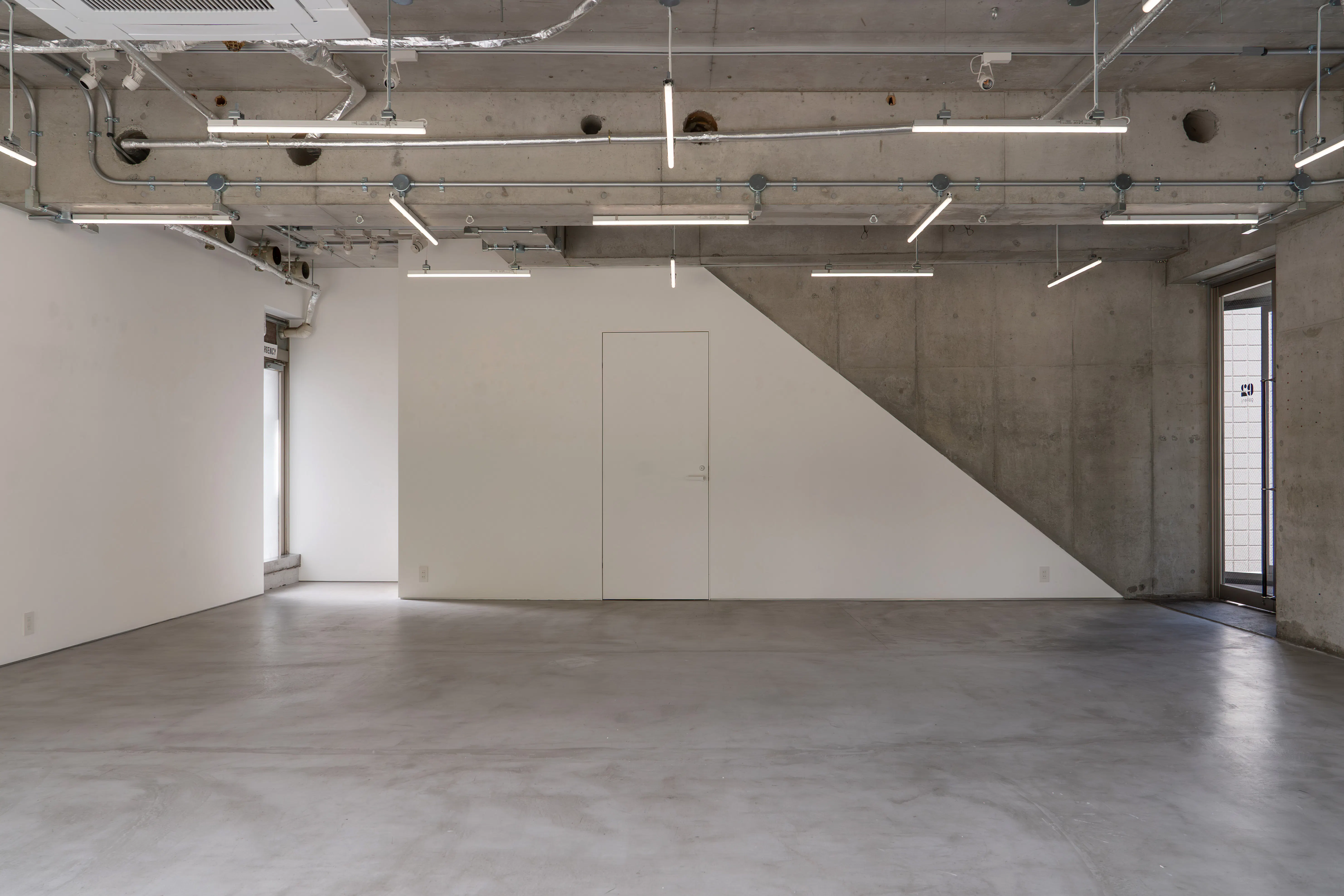 【駒沢大学駅10分】世田谷駒沢公園入口の目の前に位置する大きなイベントスペース