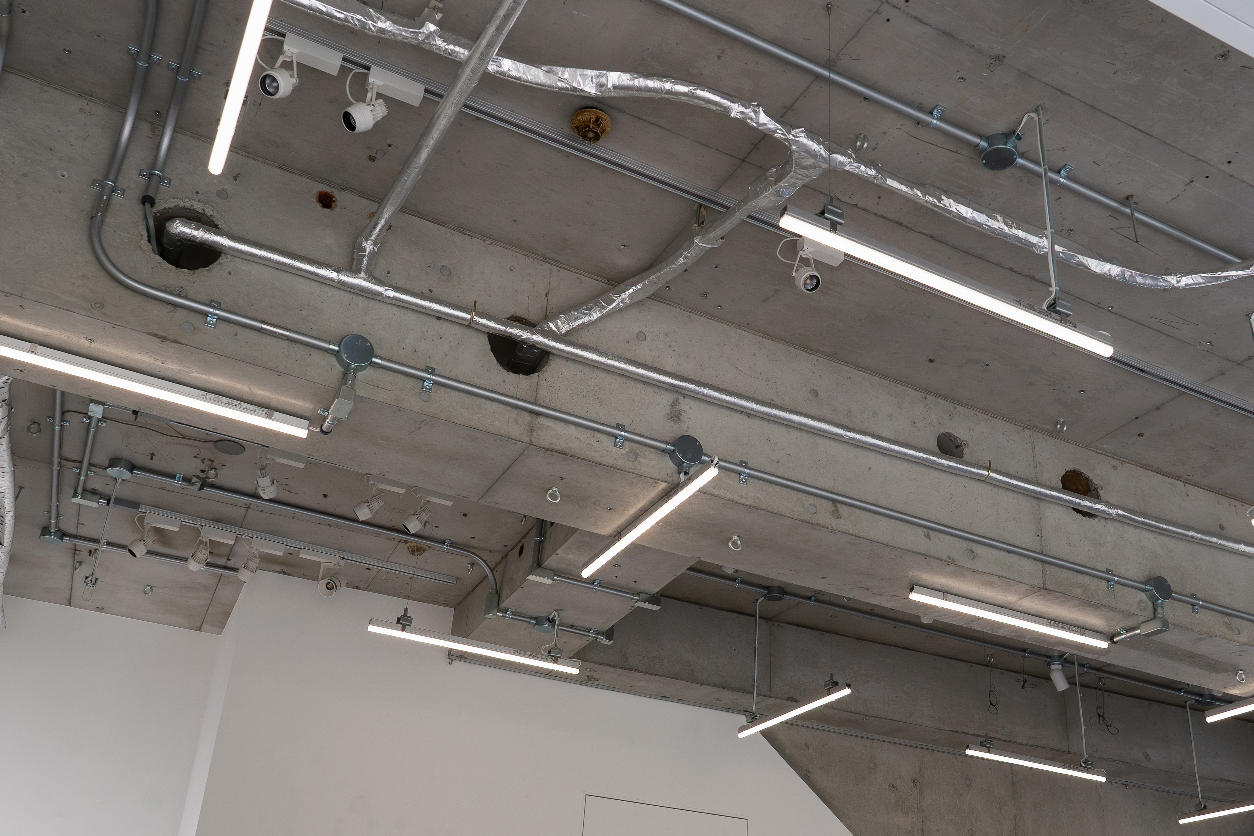 【駒沢大学駅10分】世田谷駒沢公園入口の目の前に位置する大きなイベントスペース