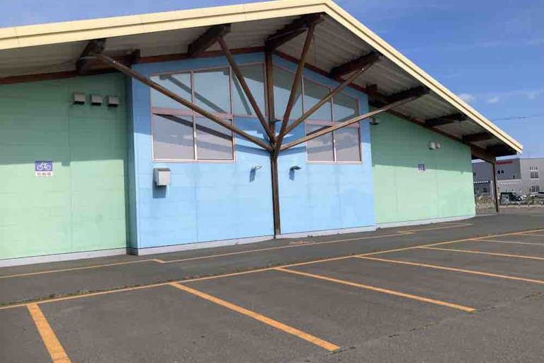 【ダイナム青森八戸港店ゆったり館】キッチンカーやプロモーションに最適なアミューズメント施設のイベントスペースの画像1