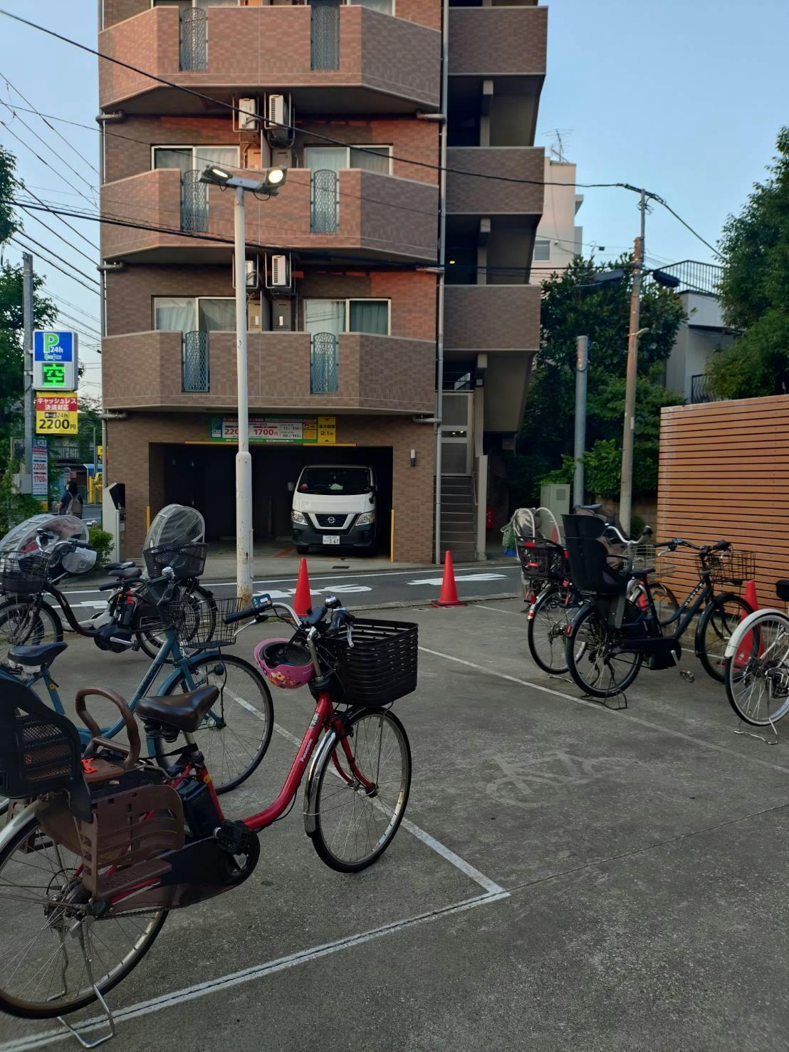 【オオゼキ祐天寺店】キッチンカーの出店が可能なスーパーの入口前スペース