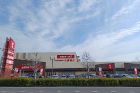 【生鮮市場TOP船橋日大前】プロモーションに利用可能な軒下催事スペース(入り口付近)