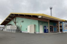 【ダイナム北海道札幌東雁来店ゆったり館】キッチンカーやプロモーションに最適なアミューズメント施設のイベントスペース(店舗正面入口前)