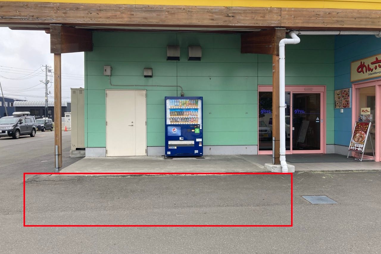 【ダイナム北海道札幌東雁来店ゆったり館】キッチンカーやプロモーションに最適なアミューズメント施設のイベントスペース(店舗正面入口前)