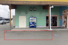 【ダイナム北海道札幌東雁来店ゆったり館】キッチンカーやプロモーションに最適なアミューズメント施設のイベントスペース(店舗正面入口前)