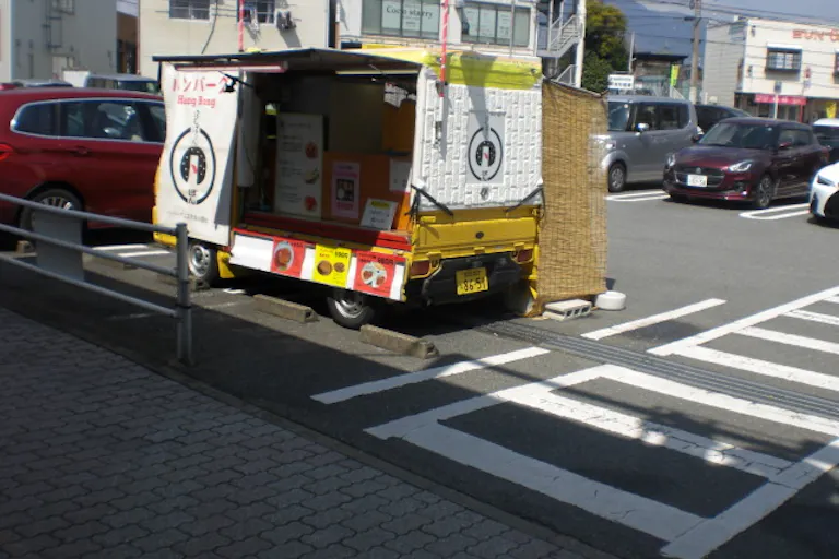 【レガネット朝倉街道】駐車場側入口 販促プロモーションやキッチンカー出店に最適なスーパー屋外催事イベントスペースの画像2