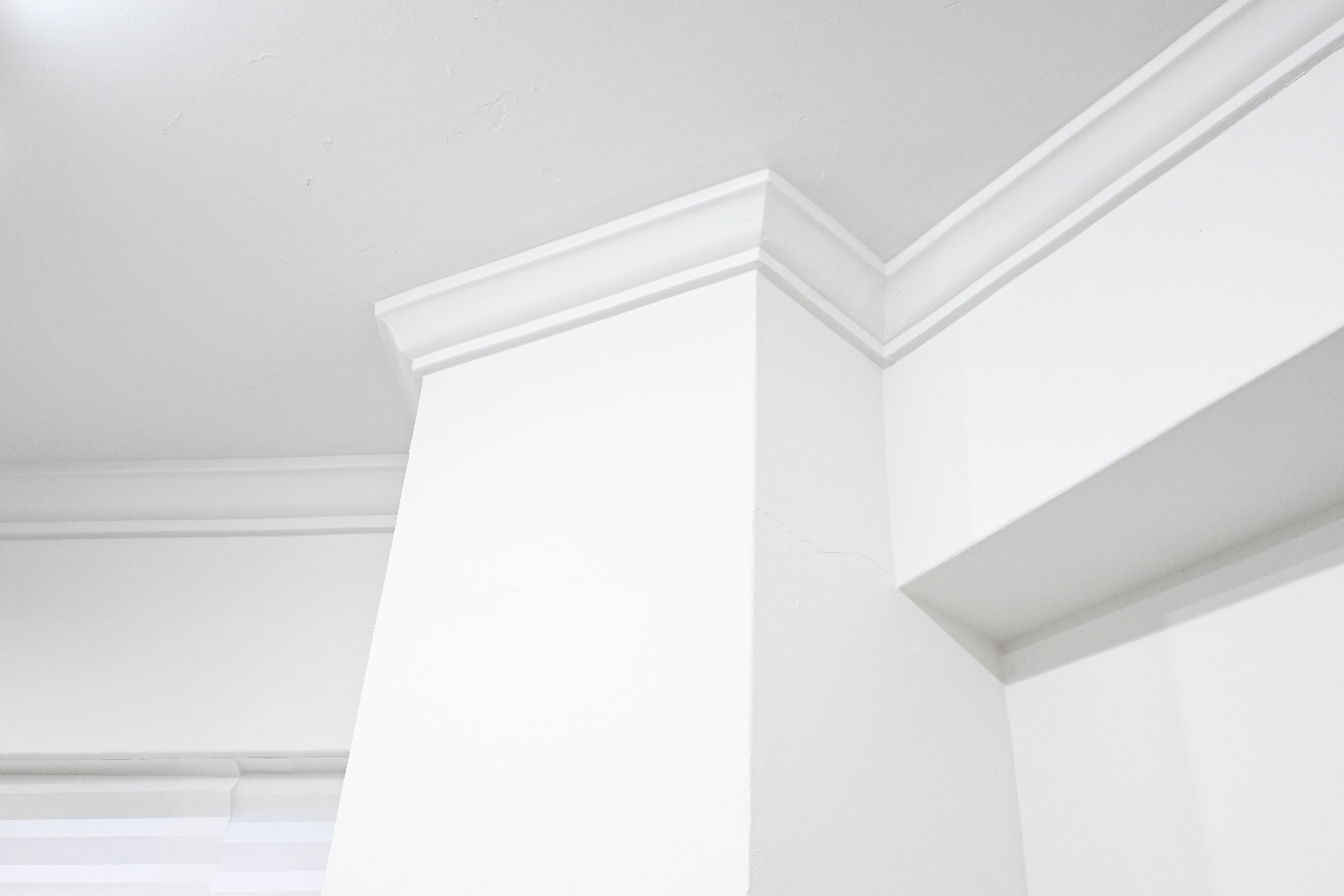 天井のおしゃれなアンティーク装飾