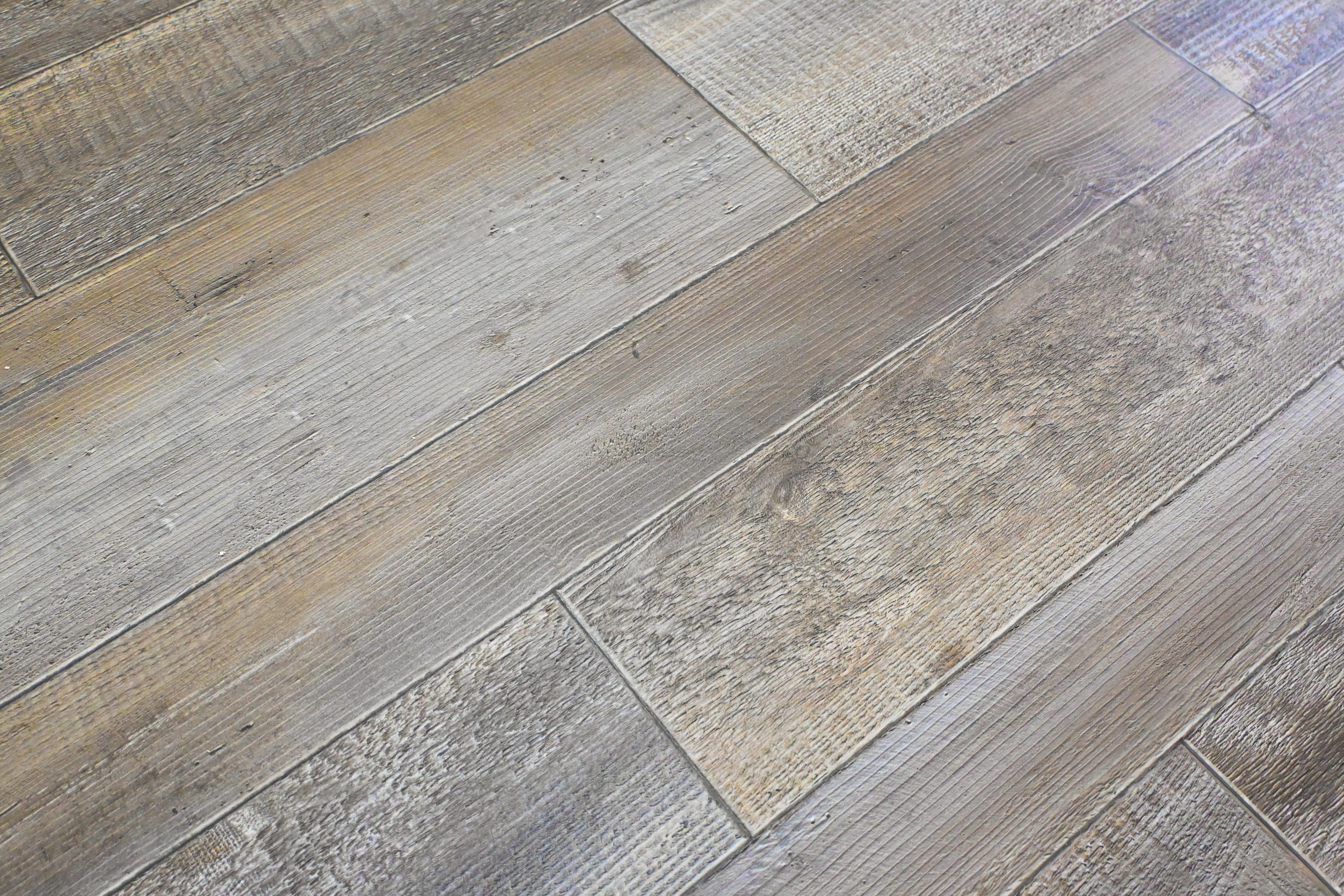 落ち着いたフローリング調の床