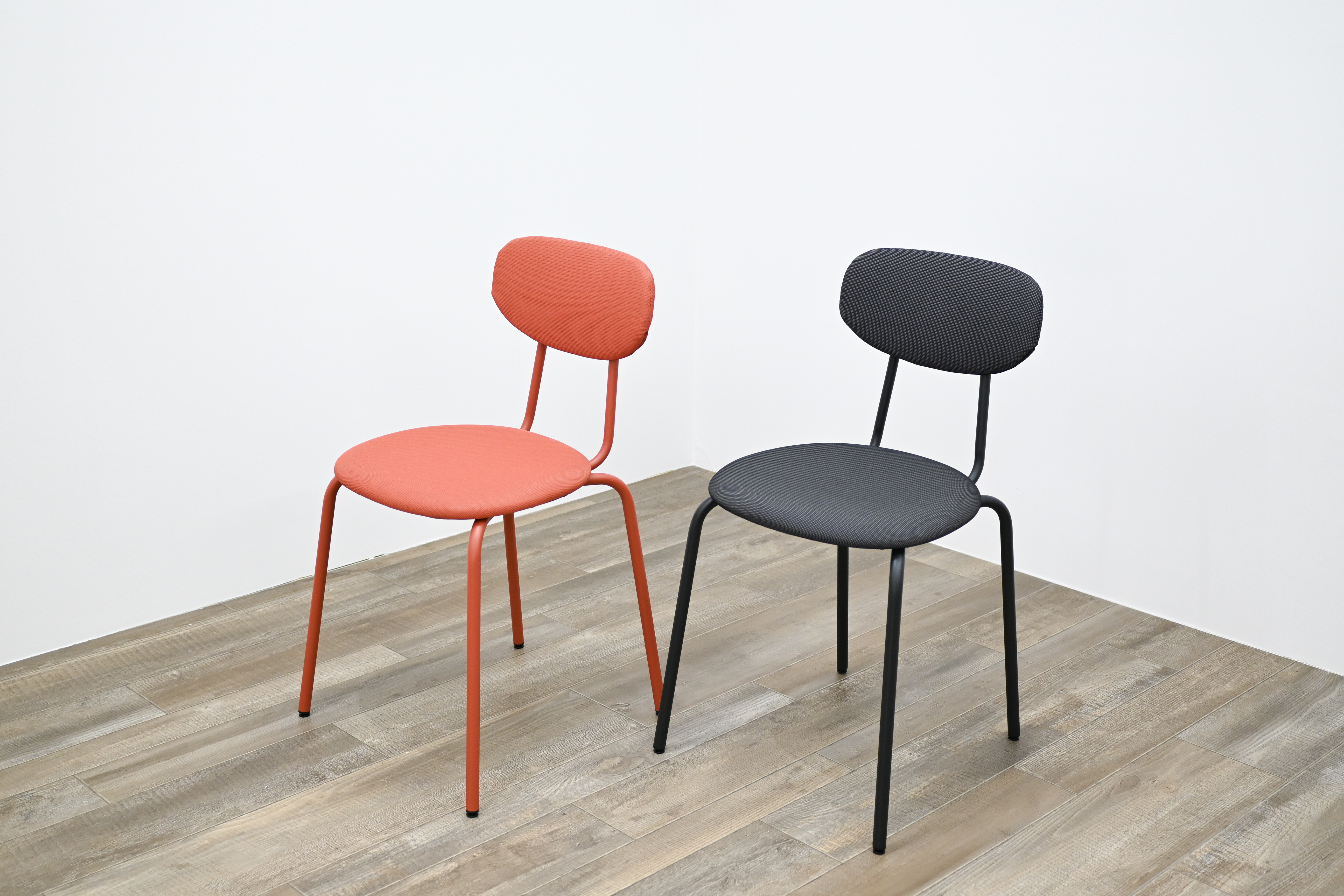 カラー椅子（8脚：各色4脚）