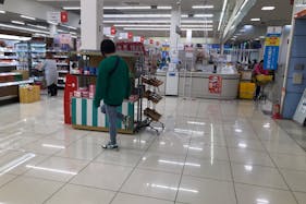 【西友 松長店】1階サービスカウンター横 プロモーション用途や物販、食物販のポップアップストアに最適なスーパー店内催事イベントスペース