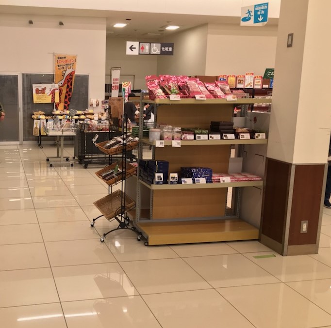 【西友　松長店】1階サービスカウンター横　プロモーション用途や物販、食物販のポップアップストアに最適なスーパー店内催事イベントスペース
