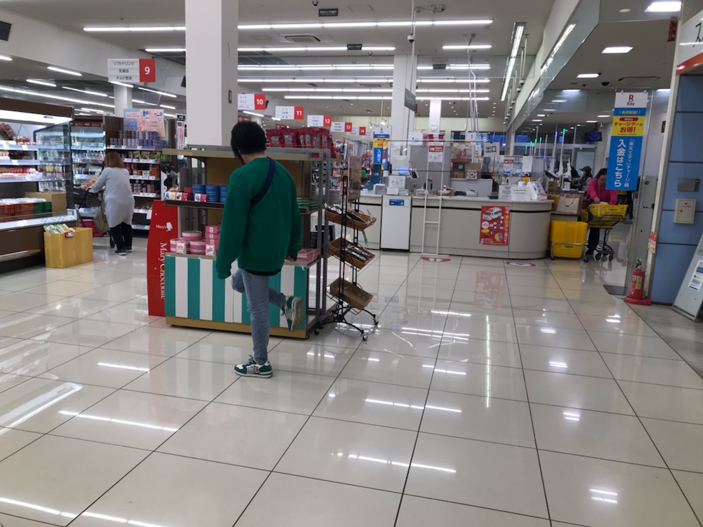 【西友　松長店】1階サービスカウンター横　プロモーション用途や物販、食物販のポップアップストアに最適なスーパー店内催事イベントスペース