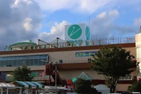 【JAしまねラピタ本店】キッチンカーや物販イベントに最適な地域密着型スーパーの入り口横の屋外催事スペース