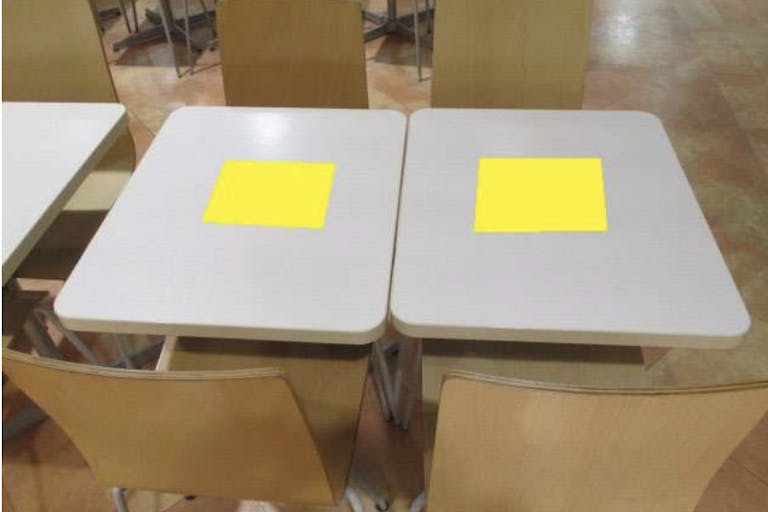 【イオンモール大和】モール内広告 フードコートテーブルシールの画像1