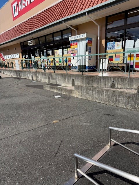 【信大前食彩館】キッチンカー出店やプロモーション催事に最適な店舗前駐車場スペースの画像