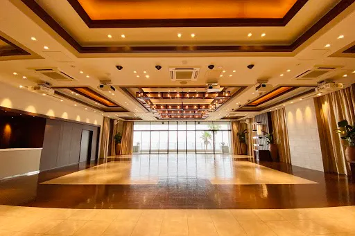 【海浜大通り】夕刻のサンセットが魅力の撮影やレセプションパーティーに適したイベントスペース(ラウレア-Laulea-)