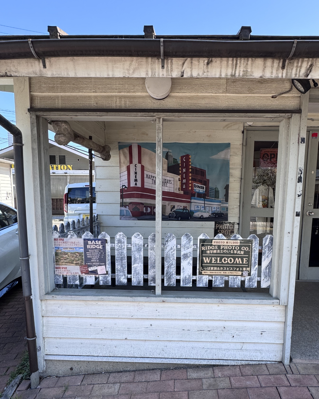 【ジョンソンタウン】屋根付きポーチスペース｜ポップアップ・物販・ペットイベントにおすすめ