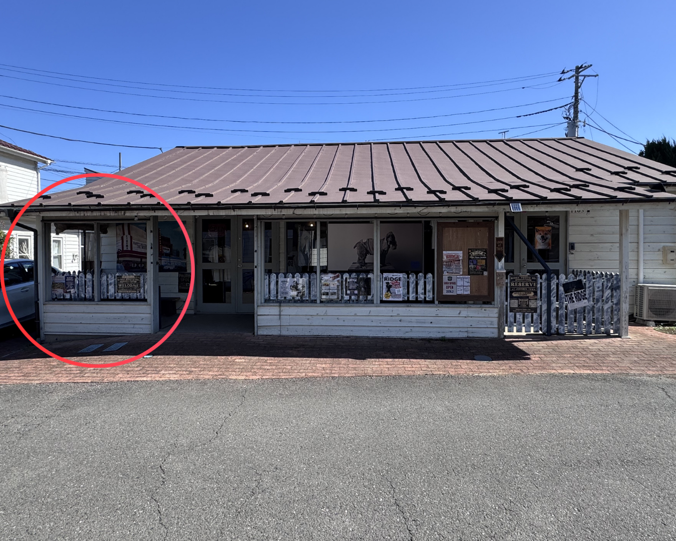 【ジョンソンタウン】屋根付きポーチスペース｜ポップアップ・物販・ペットイベントにおすすめ